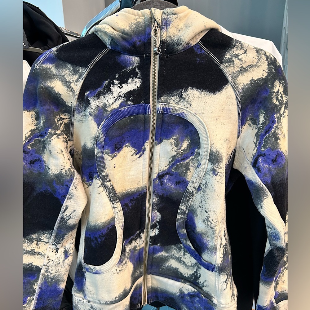 Women’s lululemon zip up hoodie